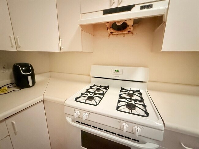 Building Photo - 23 Inman St