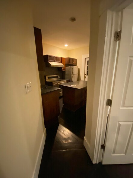 Building Photo - 9 Chilcott Pl