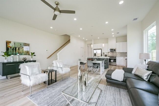 Building Photo - 5630 Balbo St