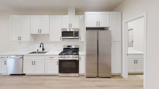 Building Photo - Cozy 4BD/2BA House on Gary with Beautiful Yard