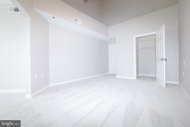 Building Photo - 1641 International Dr