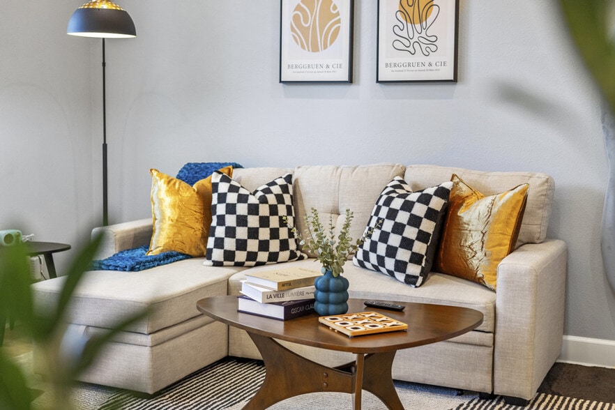 Building Photo - 1812 Hickory St