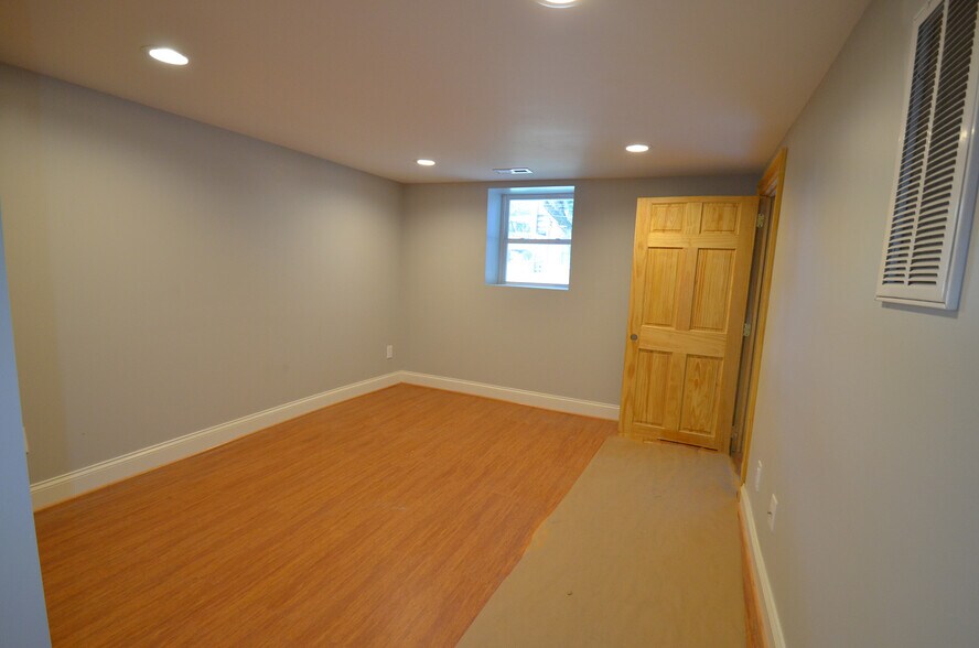 Building Photo - 3130 Guilford Ave