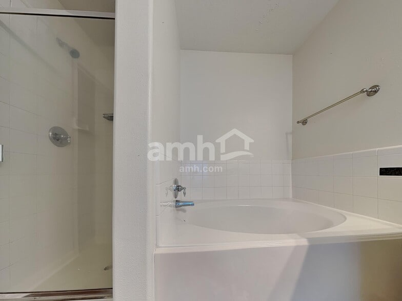 Building Photo - 2543 Fox River Ln