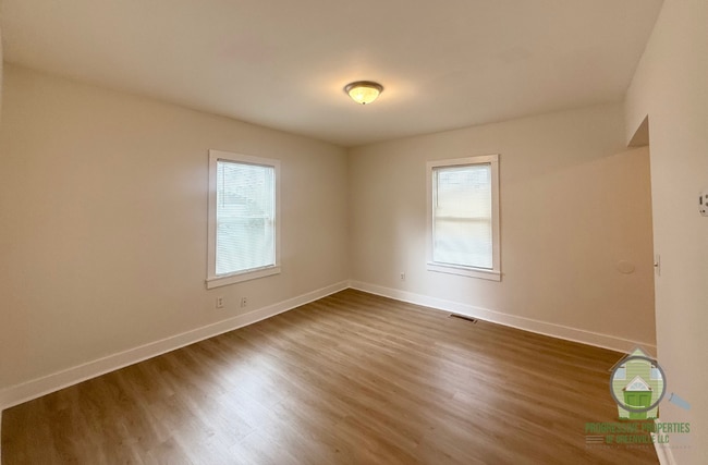 Building Photo - 1206 W Bramlett Rd
