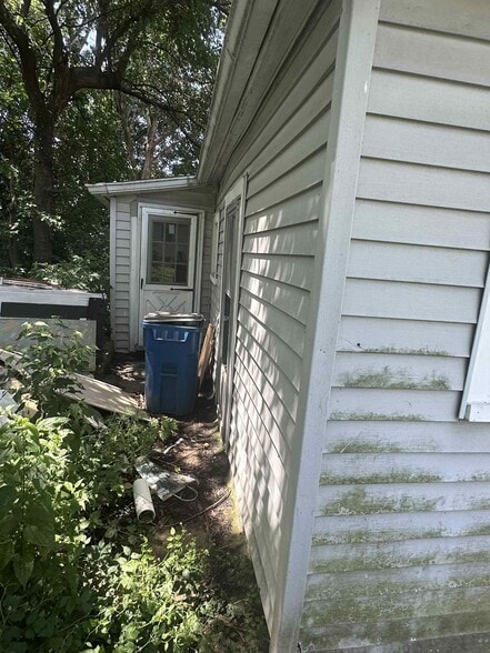 Building Photo - 3912 Beachwood Ave