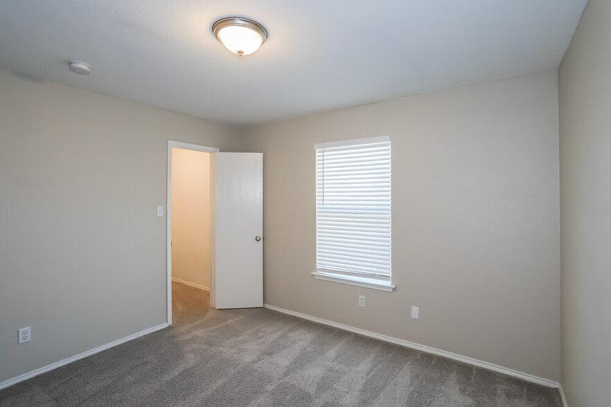 Building Photo - 5800 Magnum Dr