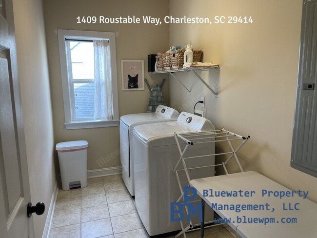 Building Photo - Spacious 4 Bed, 2.5 Bath Available April 1, 2026