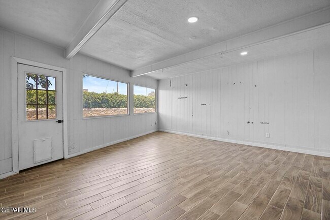 Building Photo - 5121 Beautonne Ave