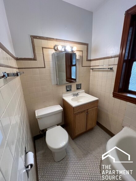 Building Photo - 3150 N Linder Ave