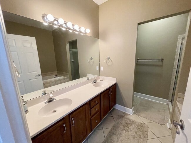 Building Photo - Spacious Home on a Large Lot in Grande Oaks!