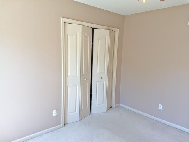 Building Photo - 47498 Fox Run Dr