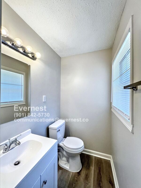 Building Photo - 1403 Moss Point Dr
