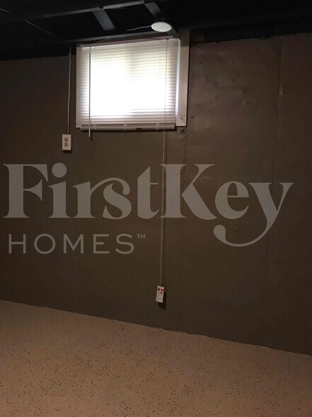 Building Photo - 8316 Stark Ave