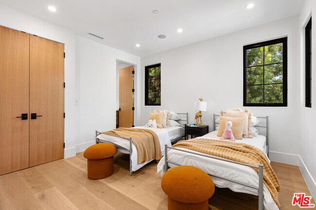 Building Photo - 2565 Patricia Ave