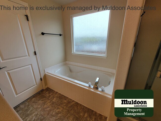 Building Photo - ? Bright & Spacious 3-Bedroom Home w/ 3-Car Garage