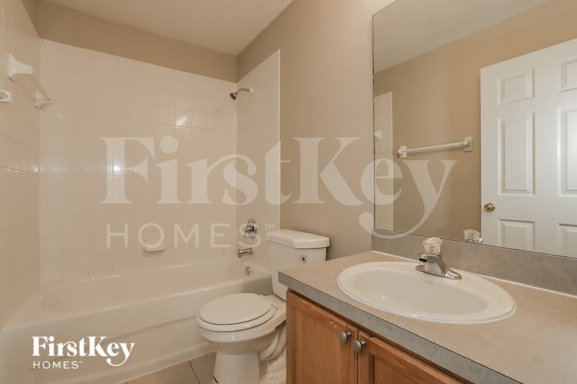 Building Photo - 228 Drawbridge Ln