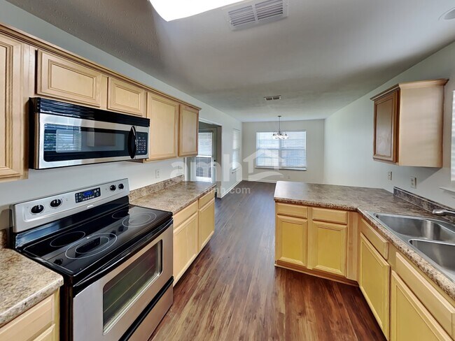 Building Photo - 837 Kaylee Cir
