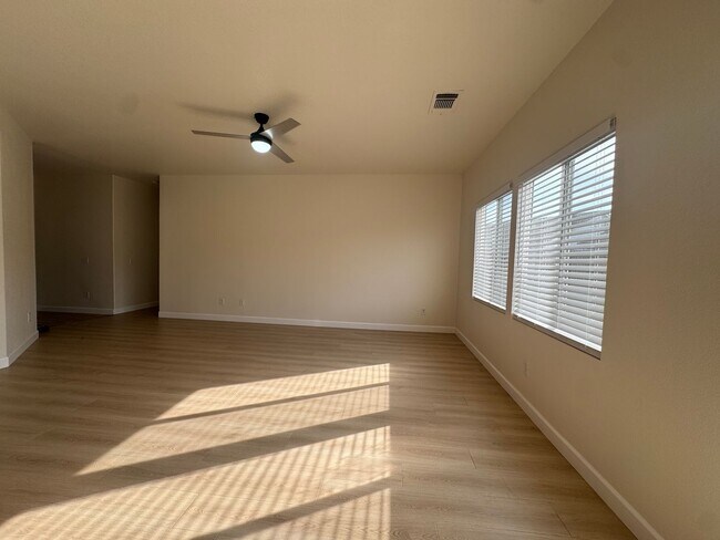 Building Photo - Located in a great neighborhood, Spacious 3-bedroom, 2-bath home with 2-car garage