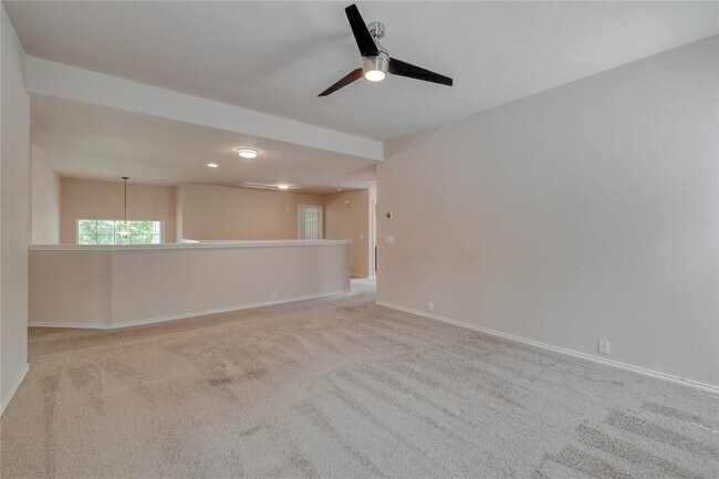 Building Photo - 525 Golden Creek Dr