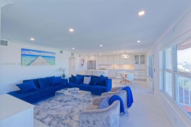 Building Photo - 3000 E Sunrise Blvd