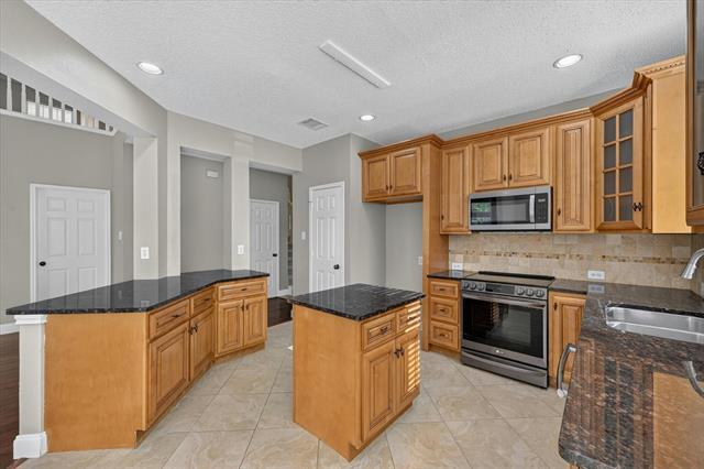 Building Photo - 11613 Alexandria Dr