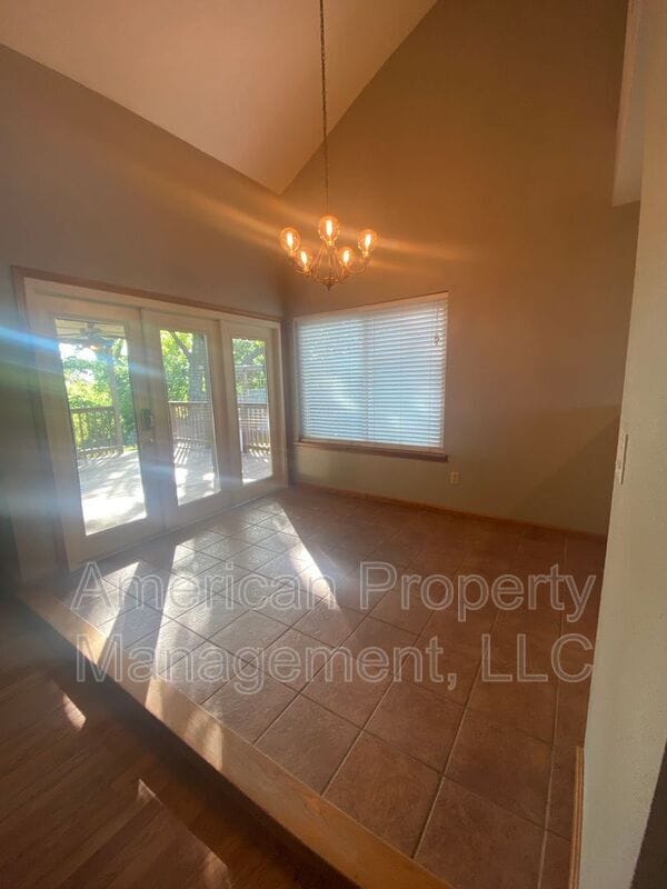 Building Photo - 4729 S Ironwood Ave