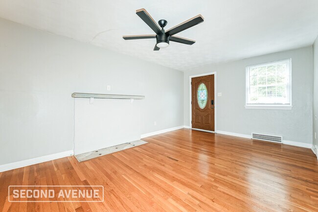 Building Photo - 3107 Elroy Ave