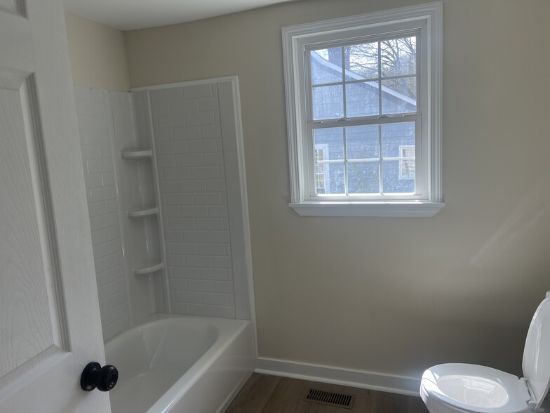 Building Photo - 126 Brookside Dr