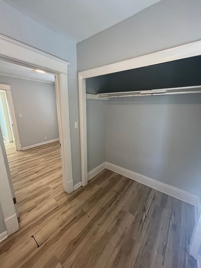 Building Photo - Three Bedroom House on Wyoming!