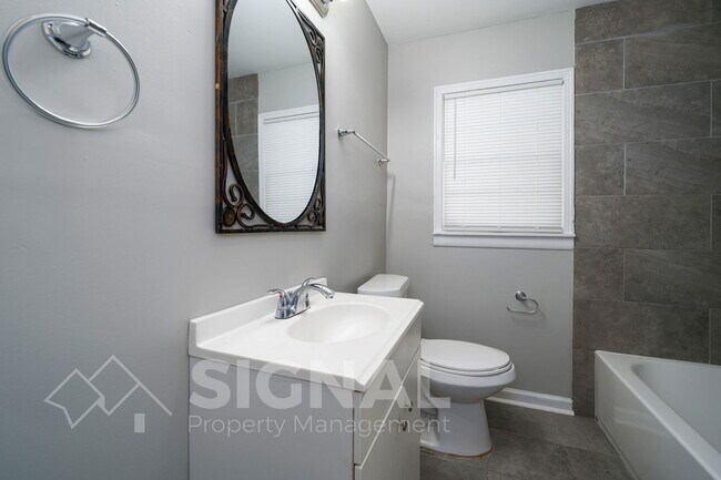 Building Photo - 504 Annie Laura Dr