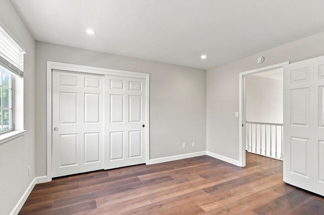 Building Photo - 749 Glenborough Dr