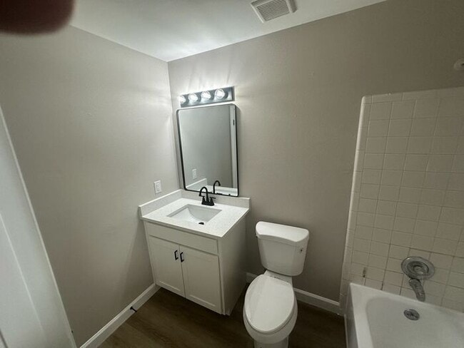 Building Photo - Charming 1/2 duplex in the heart of Orlando