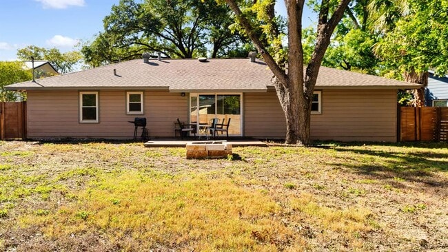 Building Photo - 2118 Fordham Ln