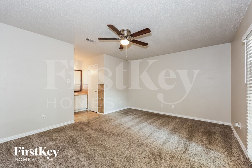 Building Photo - 1800 Chittam Dr