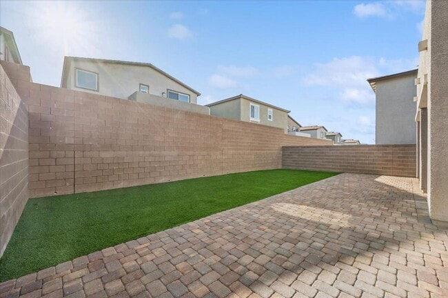 Building Photo - Beautiful New Home in Black Mountain Planned Community