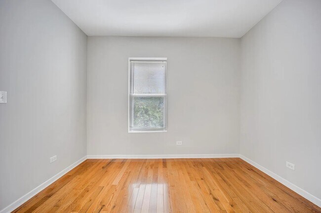 Building Photo - 3924 W Altgeld St