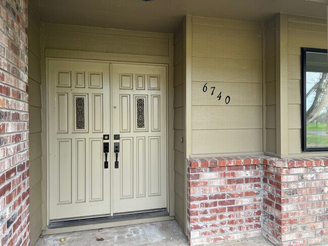 Building Photo - Classic Granite Bay Ranch Style 3/2/3 w Pasture