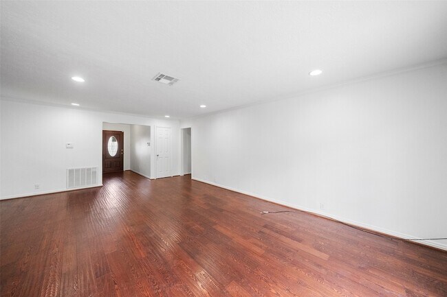 Building Photo - 2226 Droxford Dr