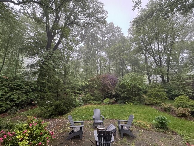 Building Photo - 6460 Eppard St