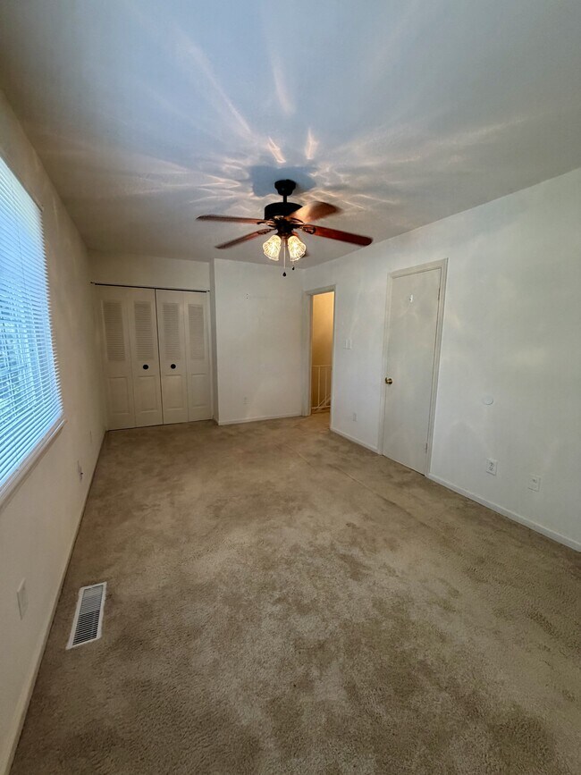 Building Photo - 305 W Cadbury Dr