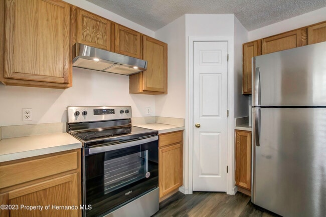 Building Photo - 6322 Grapewood Rd