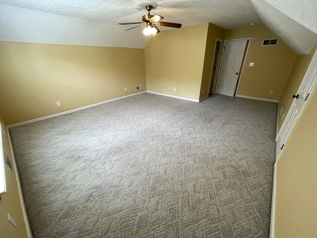 Building Photo - 3914 Stone Hollow Dr