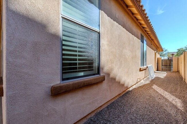 Building Photo - Spacious Elegance in Rancho Sahuarita’s Ga...