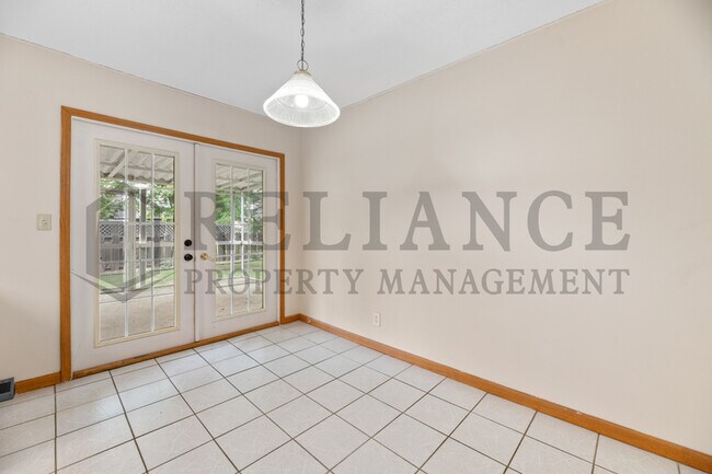Building Photo - 614 N Brownthrush Ln