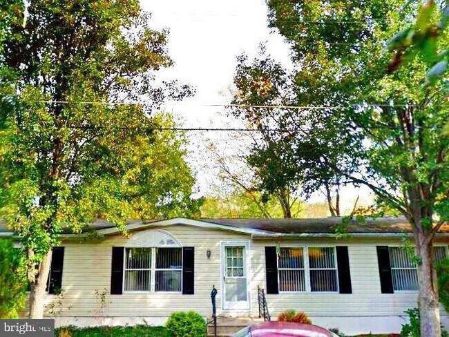 Building Photo - 85 Hickory Ave