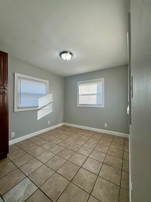 Building Photo - 1991 Moran Ave