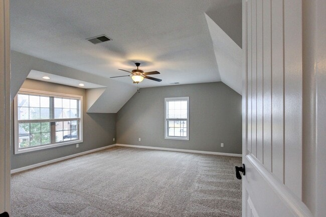 Building Photo - Executive Home on Cul de sac off exit 8.  Hurry.