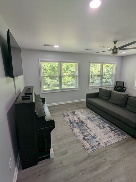 Building Photo - 804 Wright St