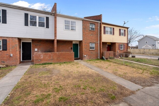 Building Photo - Now Available in Norfolk – Move-In Ready Townhouse!
